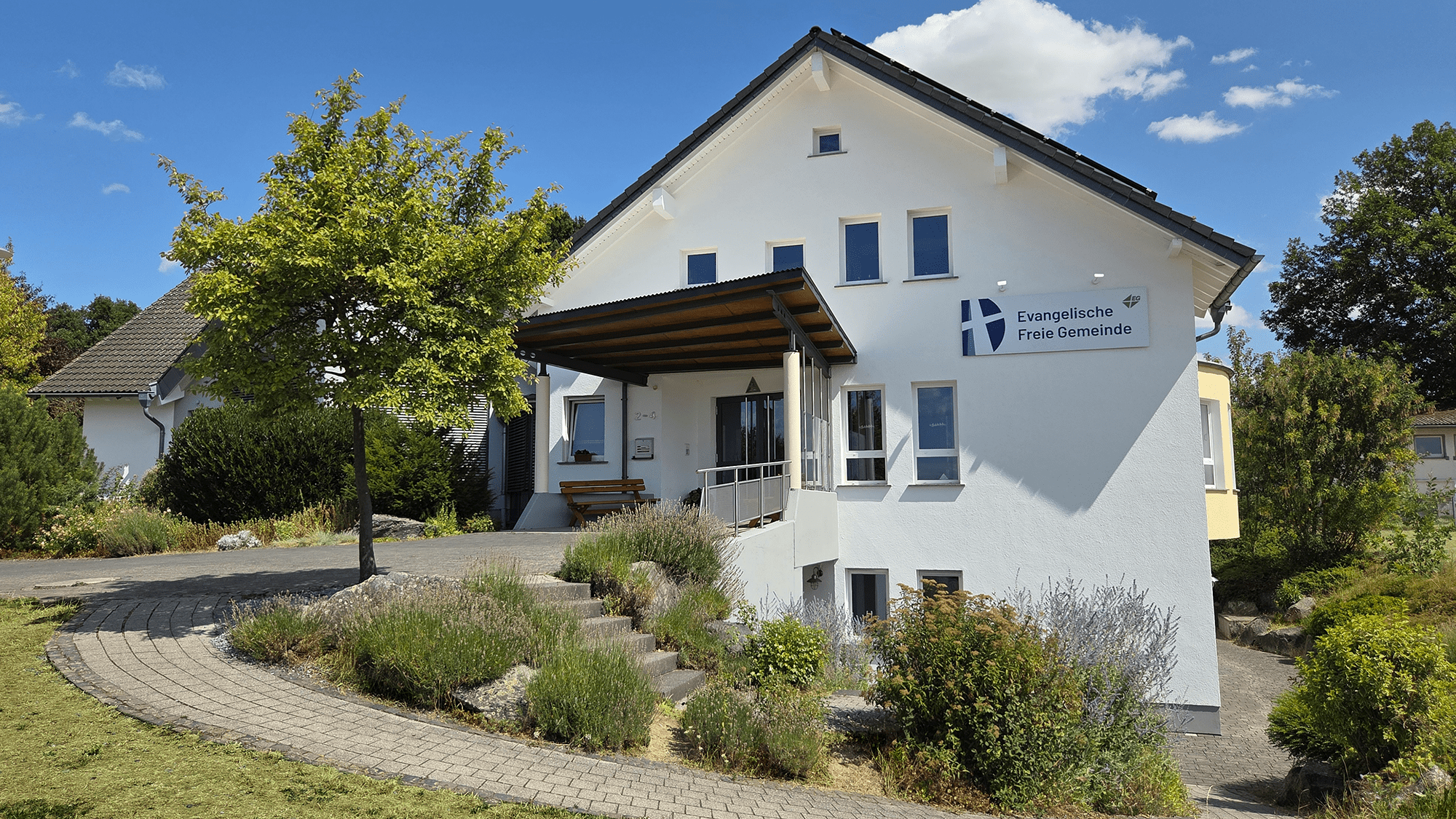 Unser neues Logo am Gemeindehaus
