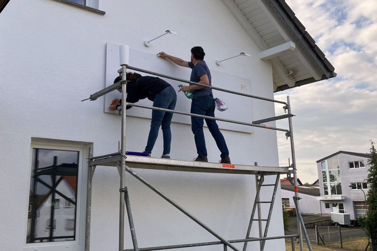 EFG Montage neues Schild 2