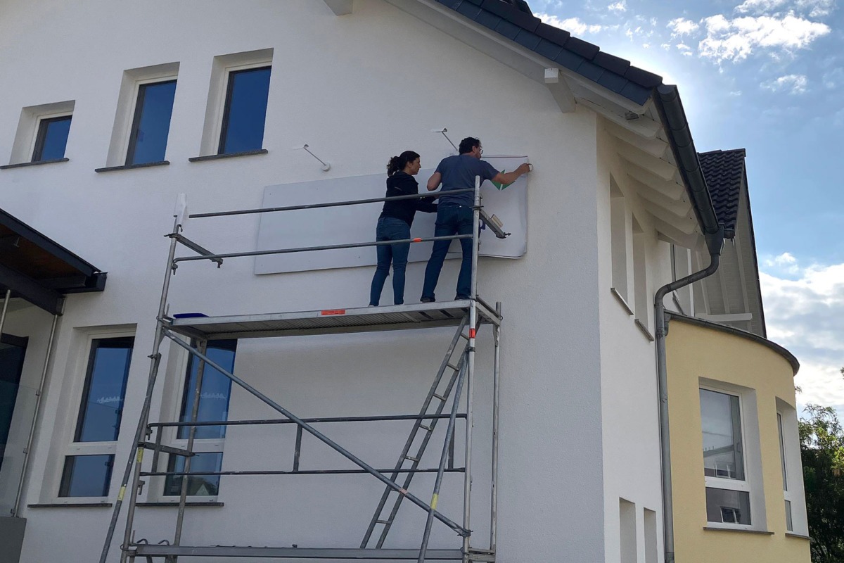 EFG Montage neues Schild 3